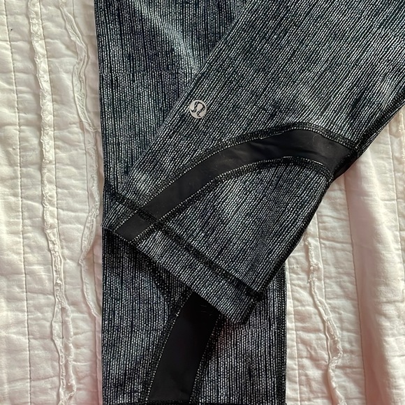 Lululemon black size 6 leggings - Picture 2 of 6